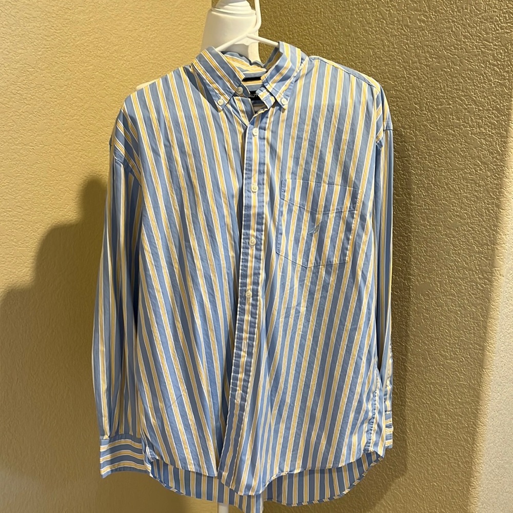 Náutica long sleeve shirt.